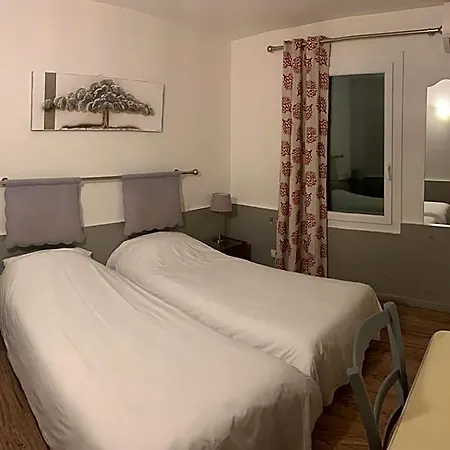 Отель Logis Restaurant L' Cigaloise Сент-Ипполит-дю-Фор