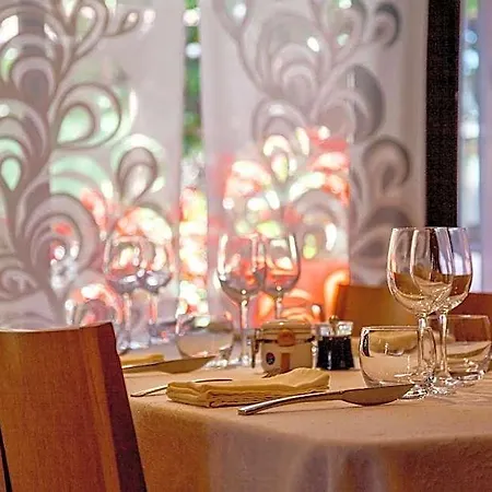 فندق Logis Restaurant L' Cigaloise 2*